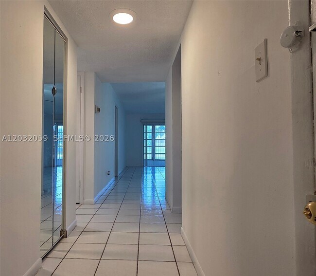 Building Photo - 5510 N Lakewood Cir
