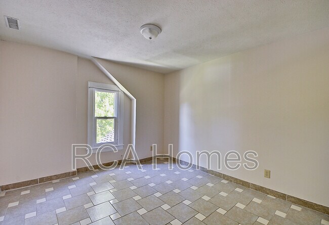 Building Photo - 52 Jenny Ln