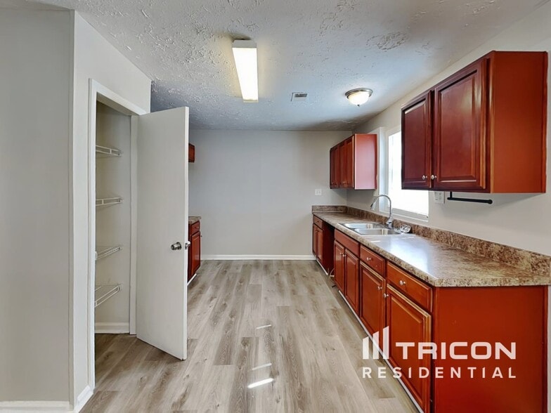 Building Photo - 5750 Westside Rd