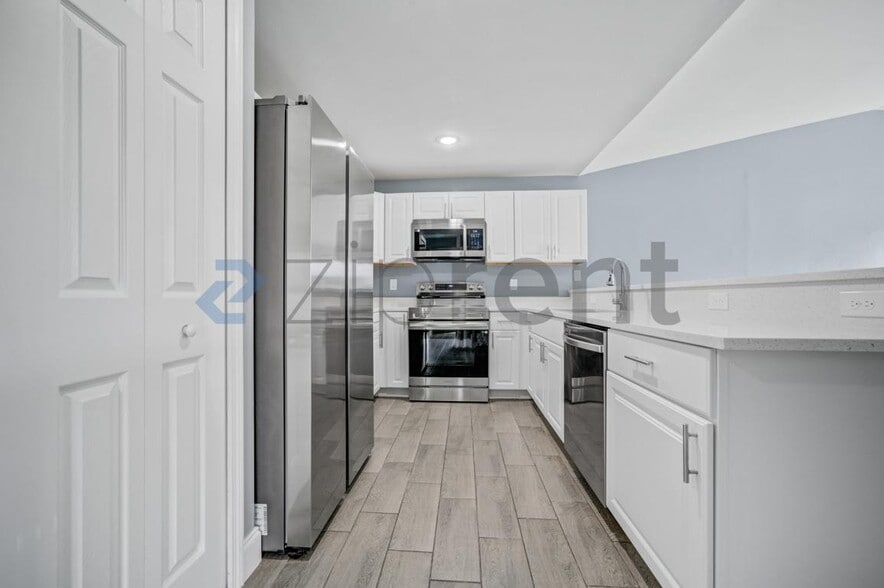 Building Photo - Unit