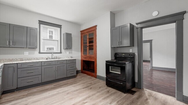 Building Photo - 279 Hudson Ave