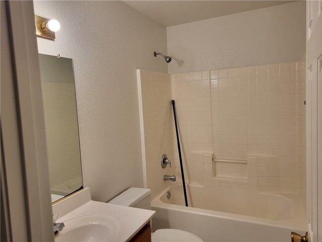 Building Photo - 2538 Country Club Ln