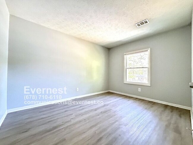 Building Photo - 416 Plainville Dr SW