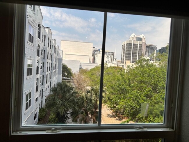 Building Photo - 206 E South St