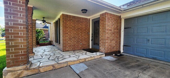 Building Photo - 213 Mango St