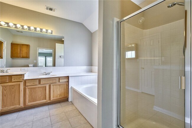 Building Photo - 4424 Maple Shade Ave