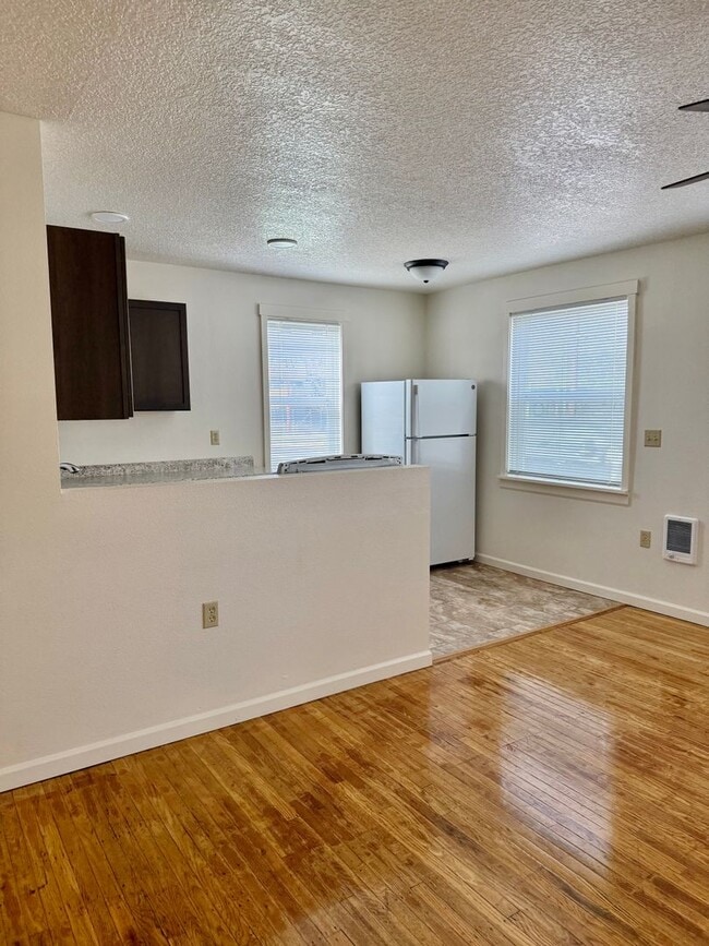 Building Photo - 1 Bedroom Sellwood