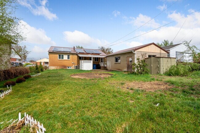 Building Photo - This charming, 4 bedroom 2 bath updated bungalow in the heart of Ogden for $2150 a month
