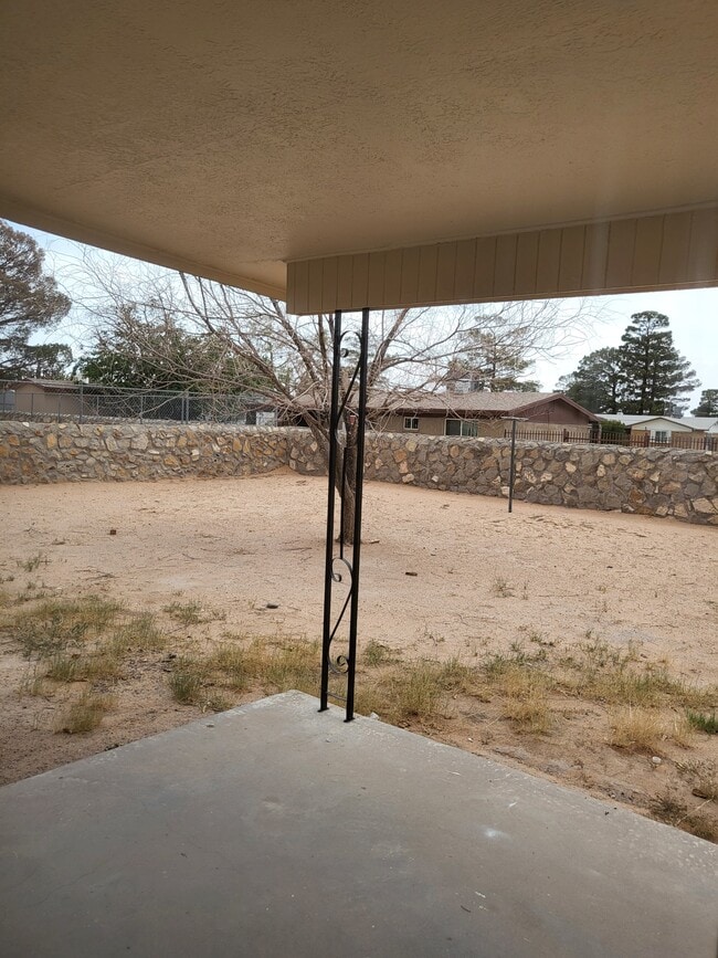 Building Photo - 3453 Hollyglen St