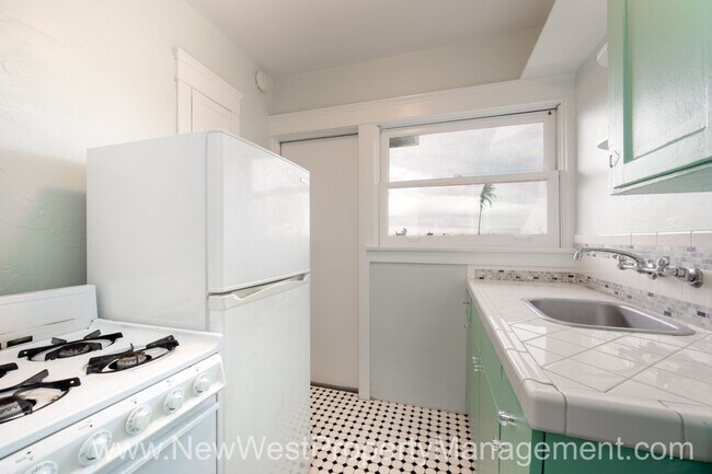 Building Photo - Charming Sherman Heights Studio, Small Pet OK!