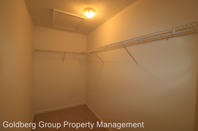 Building Photo - 6522 Lake Park Dr