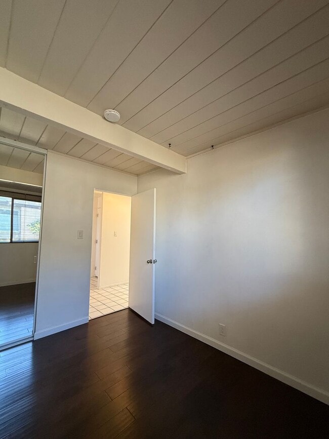 Building Photo - 2 Bedroom, 1 Bath Eichler -Townhouse, Sant...
