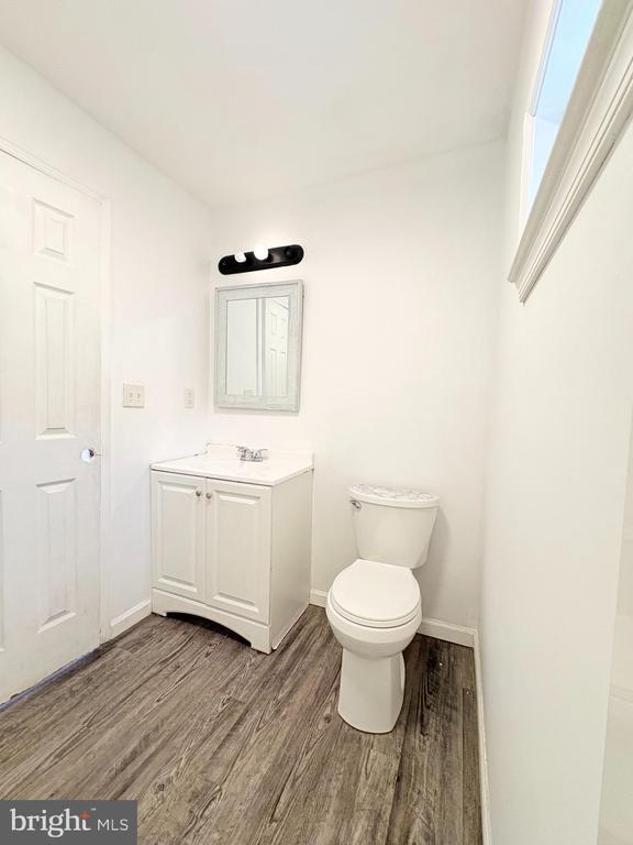 Building Photo - 1630 E 9th St