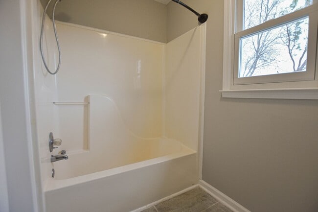 Building Photo - Pet Friendly Three Bedroom!