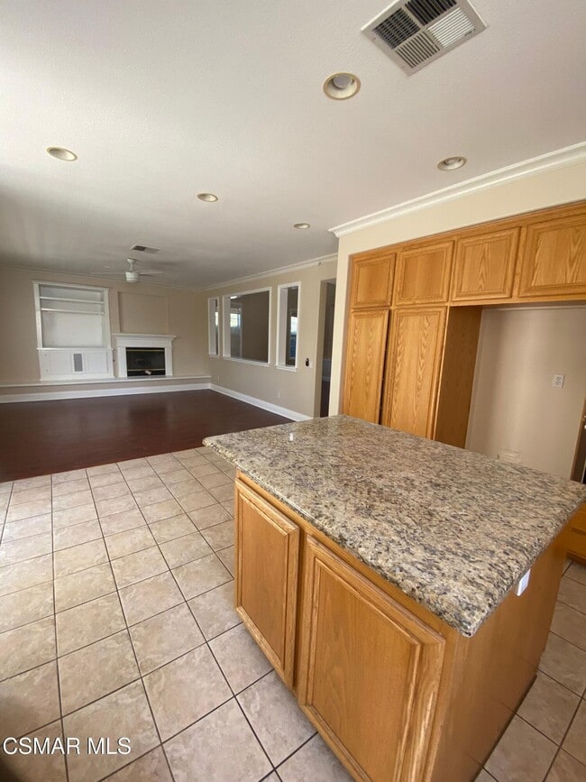 Building Photo - 2559 Parade Ave