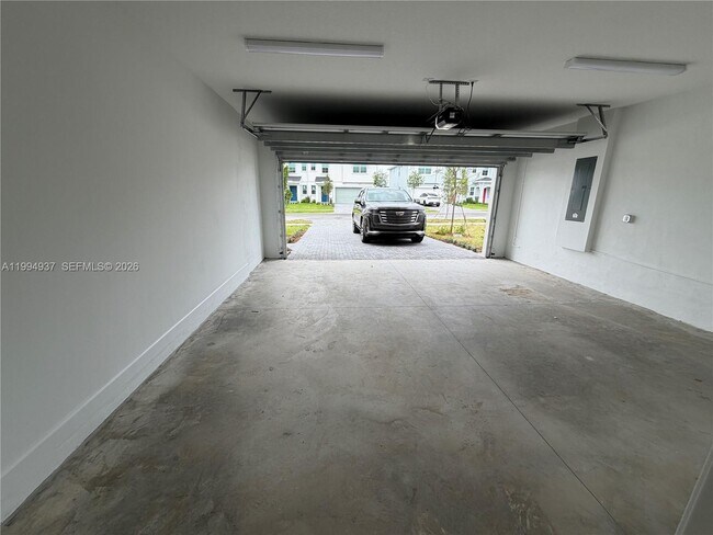 Building Photo - 1694 Hoot Owl Holw