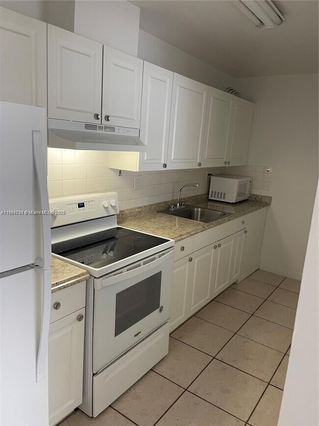 Building Photo - 4310 NW 79th Ave