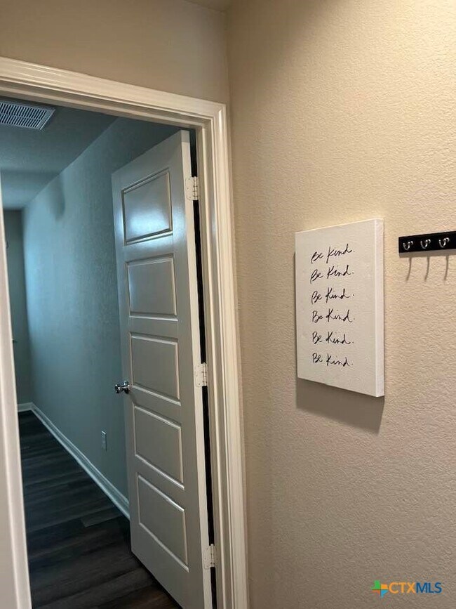 Building Photo - 448 Mallow Dr