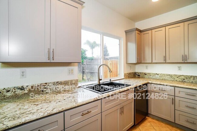 Building Photo - 2011 Misty Meadow Dr