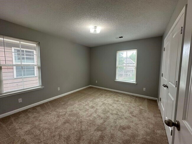 Building Photo - 7407 Crayton Ridge Dr