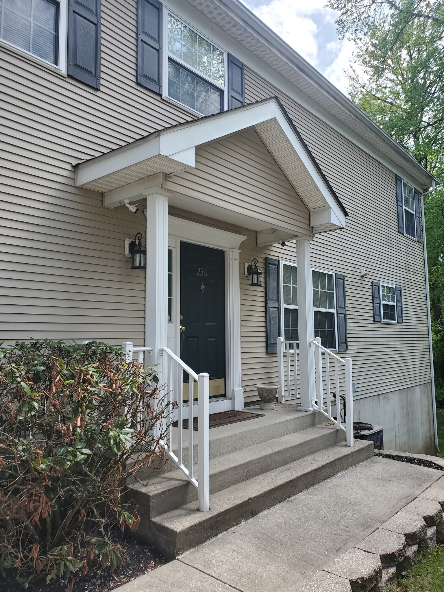 Building Photo - 256 Fountayne Ln