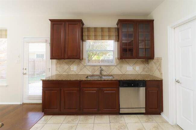 Building Photo - 8528 Harrier Dr