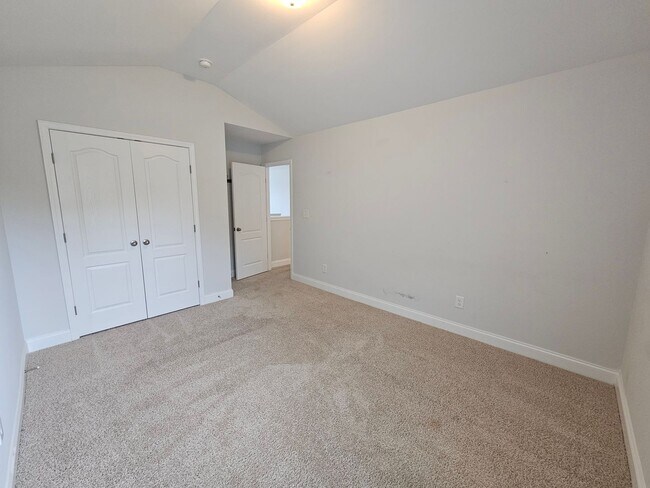 Building Photo - NEW LISTING!!!!!