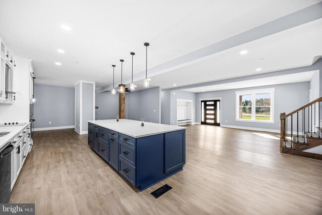 Building Photo - 5692 King Stuart Dr