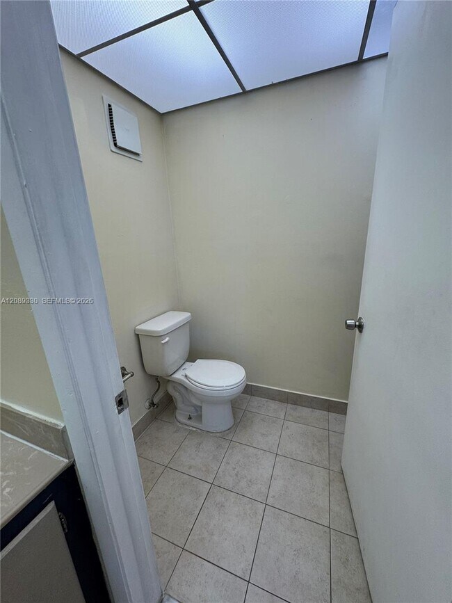 Building Photo - 10855 SW 112th Ave