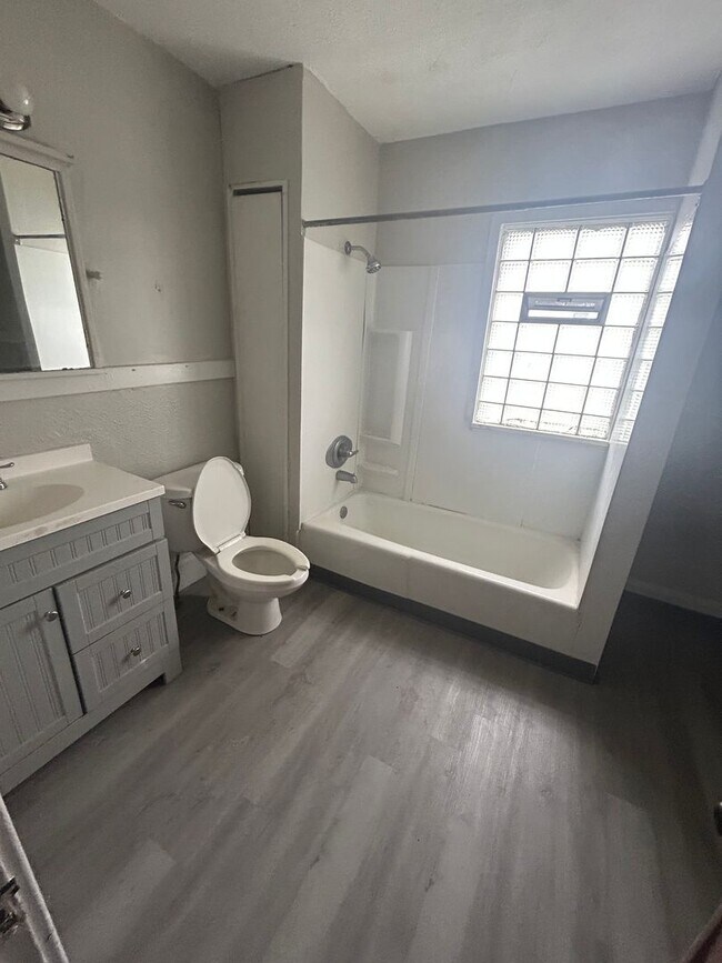 Building Photo - SECTION 8 & EDEN Accepted!!! Cleveland Charm Reimagined — Fully Renovated Home!