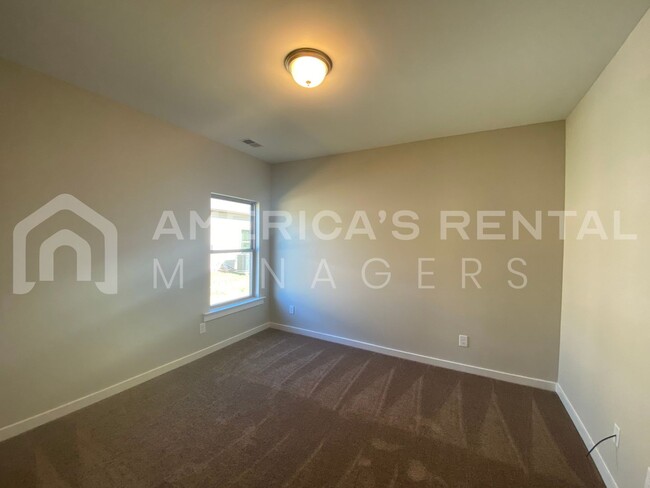 Building Photo - Home for Rent in Lincoln, AL.....Available...