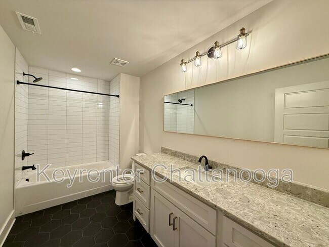 Building Photo - 8925 Pine Ridge Rd