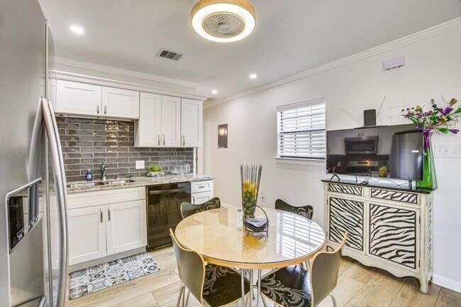 Building Photo - 2100 Philip St