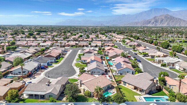 Building Photo - 47383 Bahama Ct