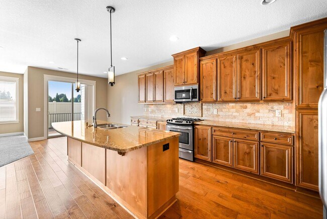 Building Photo - Beautiful Gated Fisher’s Landing Townhome with 4 Bedrooms, Gas Fireplace & Central AC