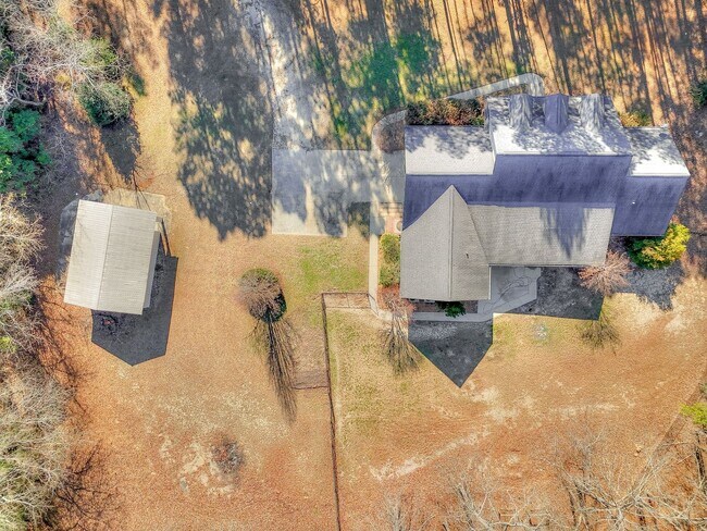 Building Photo - Large House on 3.5 Acres in Harlem