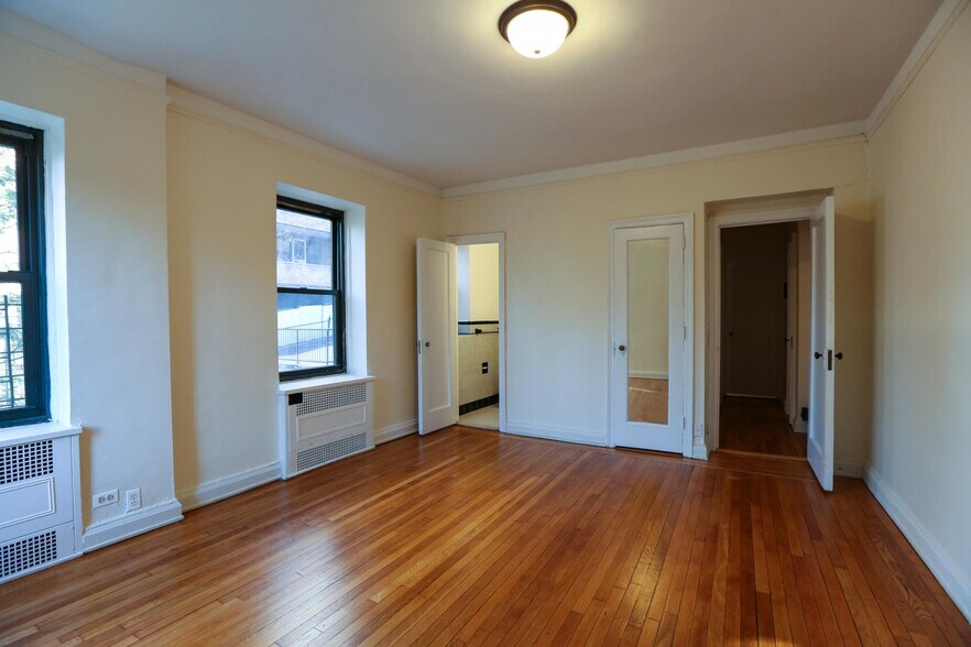 Building Photo - 150 E Hartsdale Ave