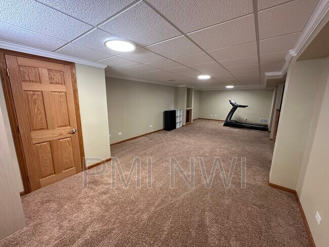 Building Photo - 7959 Beech Ave