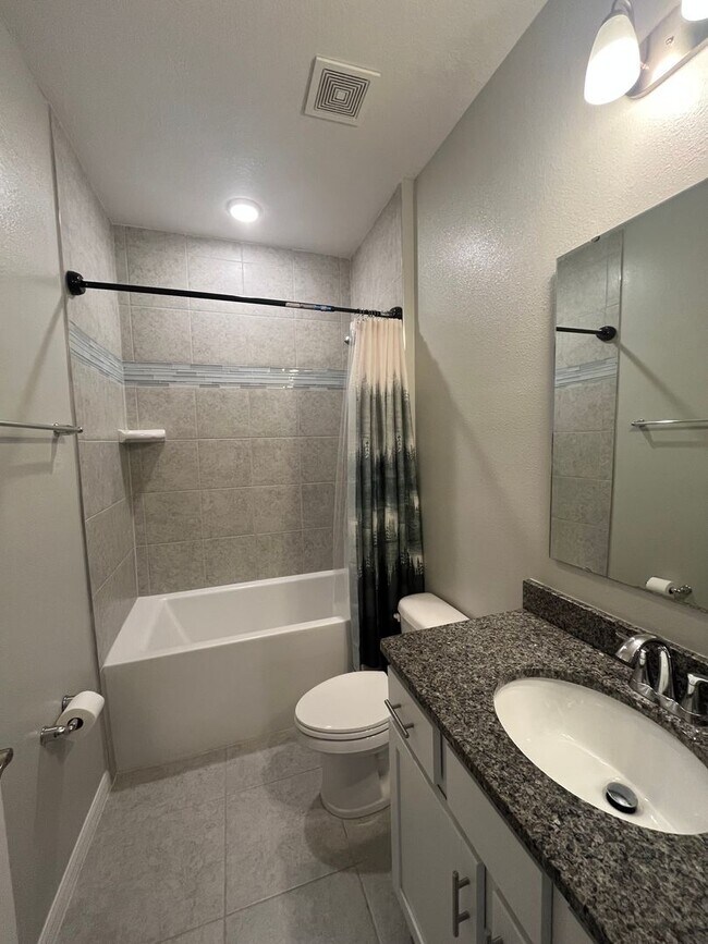Building Photo - Like-New Lakefront Home in Sawmill Creek
