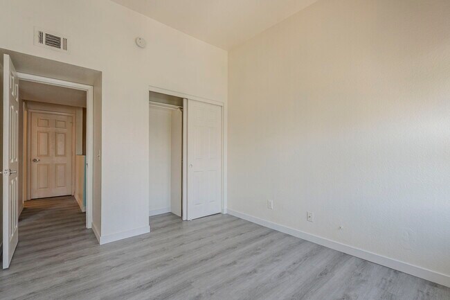 Building Photo - 1331 W Baseline Rd