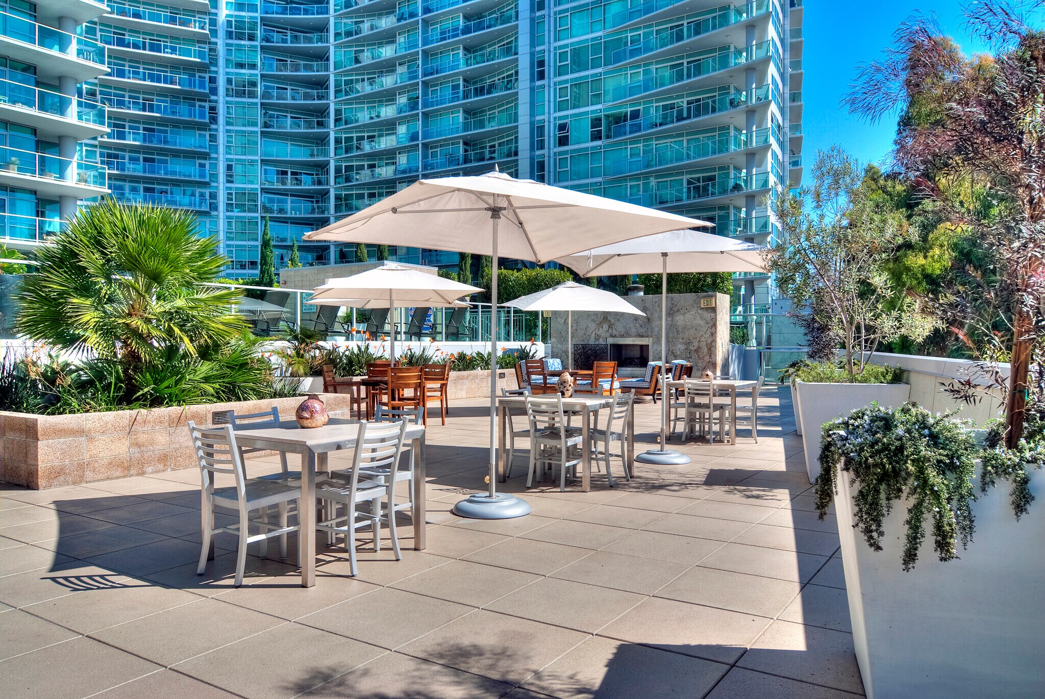 Building Photo - 13650 marina pointe Dr