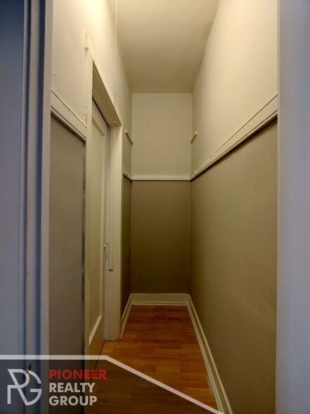 Building Photo - 4851 N Damen Ave