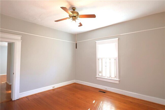 Building Photo - 217 Mountain View St