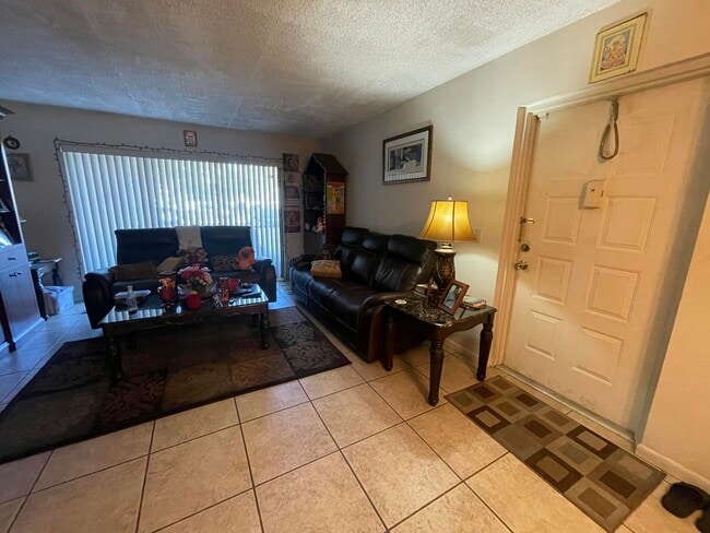 Building Photo - 812 Sky Pine Way