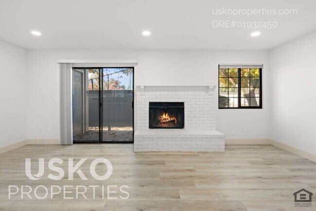 Building Photo - "Spacious 3-Bed Condo with 2 Baths in Citr...
