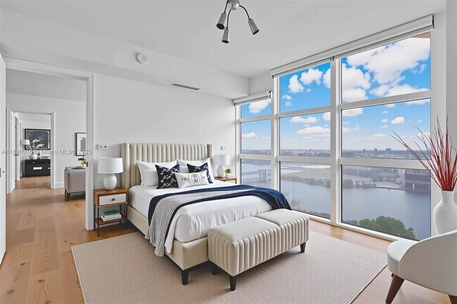 Primary Photo - 50 Biscayne Blvd