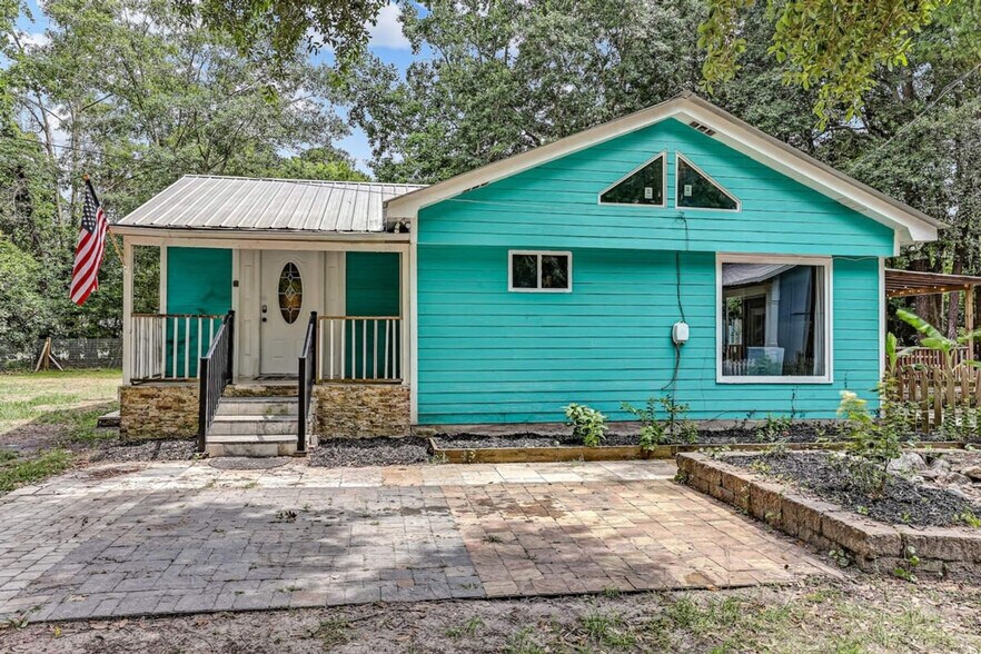 Building Photo - 561 Mendel Ave