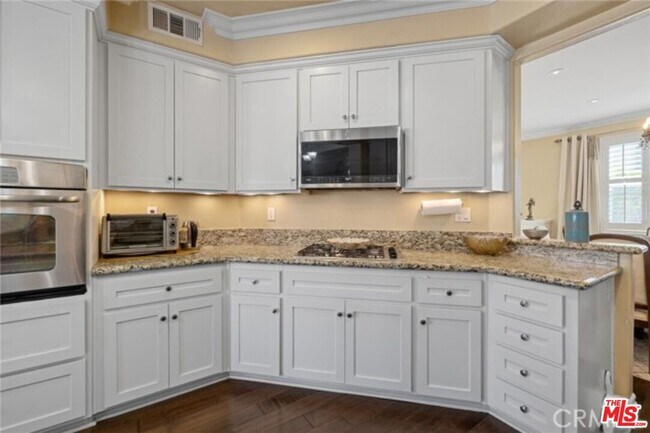 Building Photo - 732 Tennis Club Ln