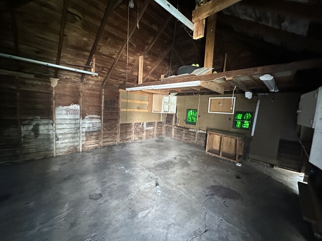 Building Photo - 218 4th St