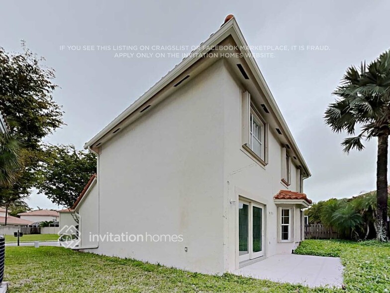 Building Photo - 10859 Buttonwood Lake Dr